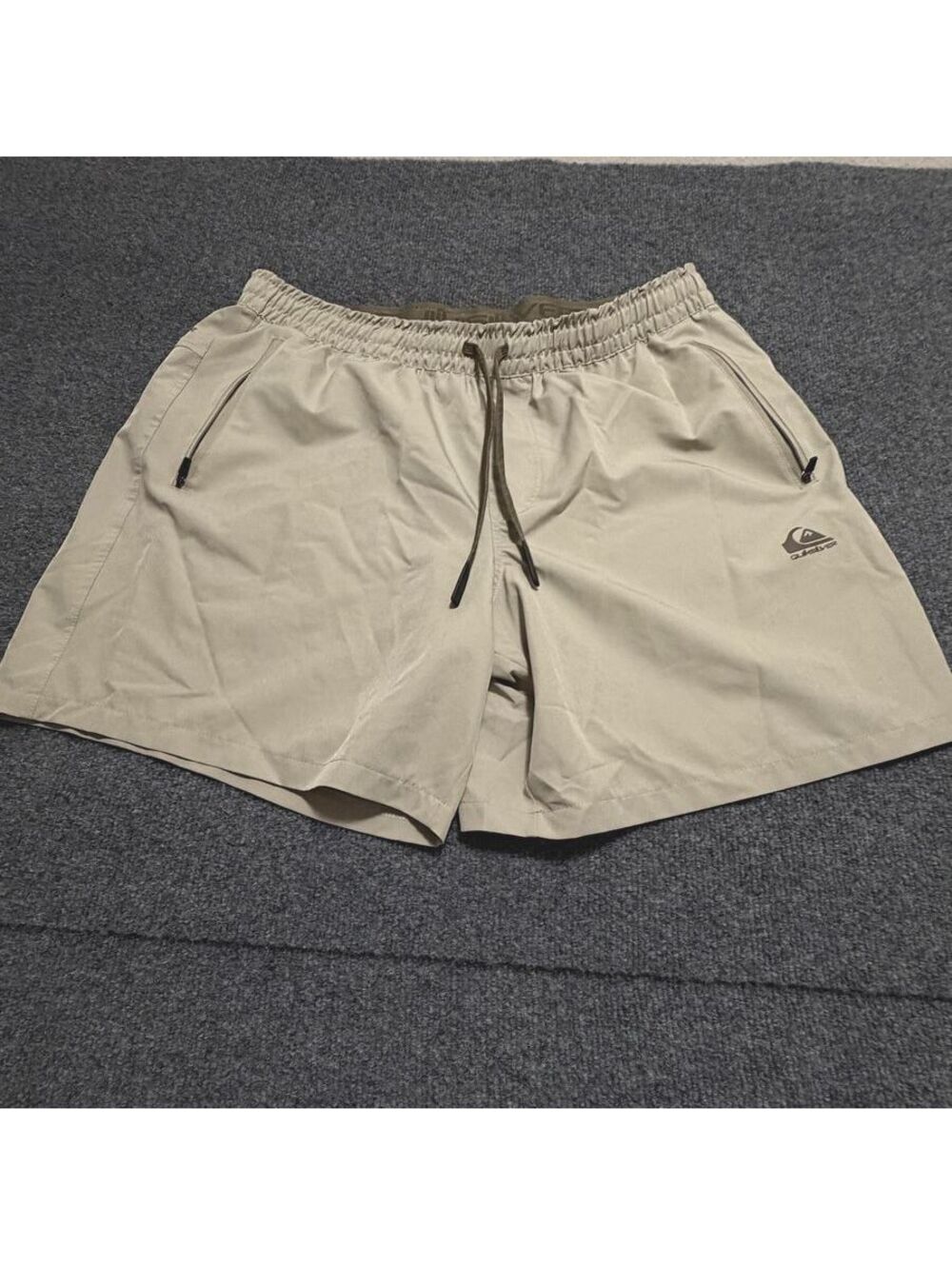 Quiksilver Men’s XL Khaki Stretch Performance Shorts Elastic Waist Zip Pockets